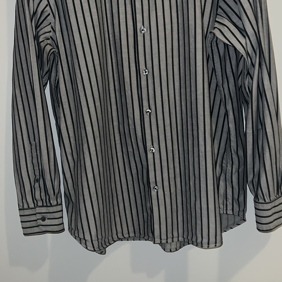LONG SLEEVE BUTTON UP SHIRT (XL) - Picture 4 of 13